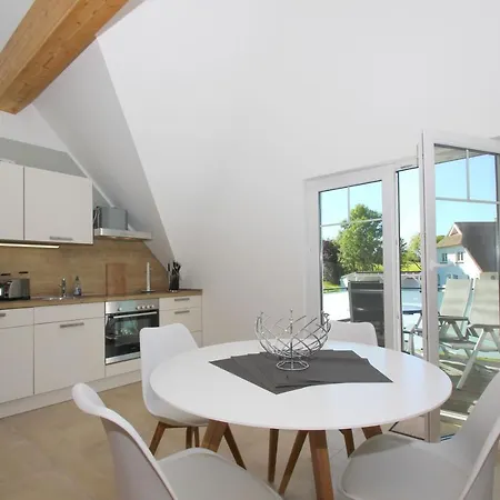 Strandnahe Mit Balkon, Gratis Nutzung Vom Ahoi Erlebnisbad Und Sauna In Sellin - Rex Rugia 13-5 *